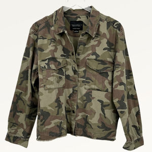 Sanctuary Green Camouflage Snap Front Raw Hem Jacket Shacket Size Large
